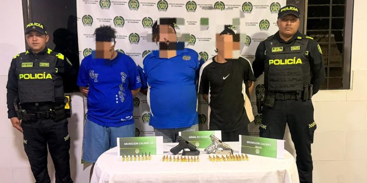 Capturan a tres adultos y aprehende a dos menores vinculados a los ‘Rastrojos Costeños’ tras tres homicidios en Repelón