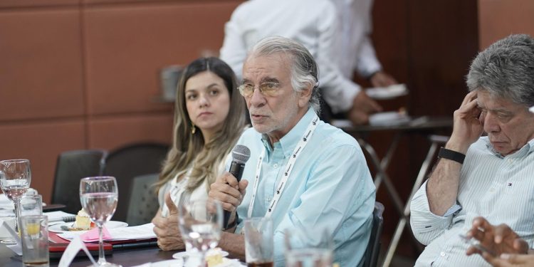 “El sistema eléctrico está mal diseñado y favorece a los generadores”: gobernador Eduardo Verano