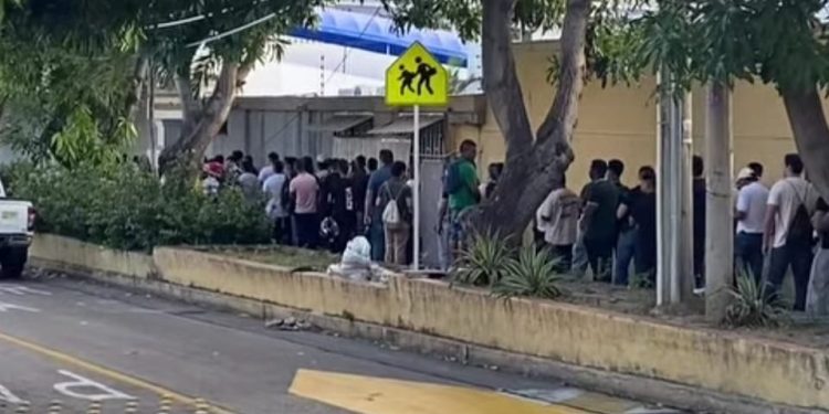 Largas filas desde la madrugada en puestos de votación de Barranquilla