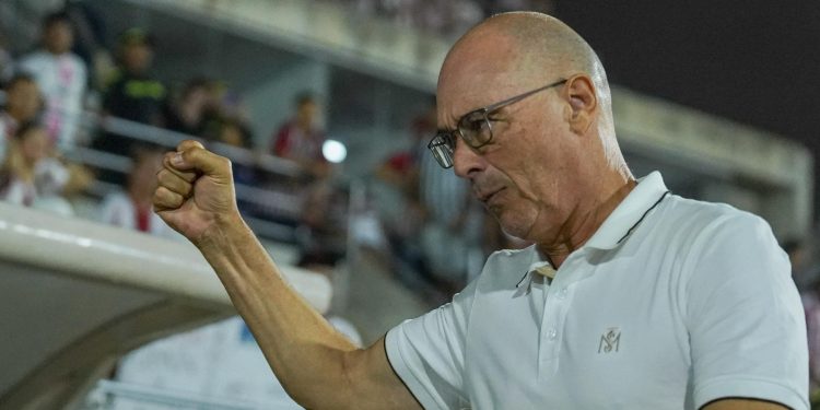 Arias asume la goleada del Junior, pero insiste en pelear por el título