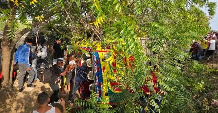 Por esquivar un motocarro se registró el siniestro vial del bus en la vía Oriental