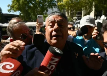 ‘Chiqui’ Tapia declara ante la justicia por investigación fiscal en Argentina