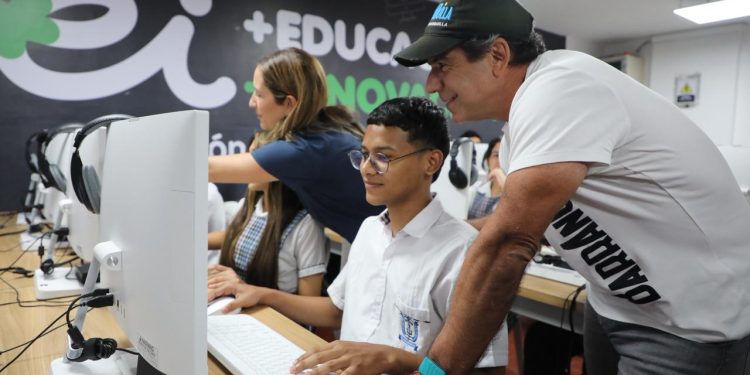 En Barranquilla capacitamos a 13.000 jóvenes para que entren al mercado laboral de la tecnología: alcalde Char