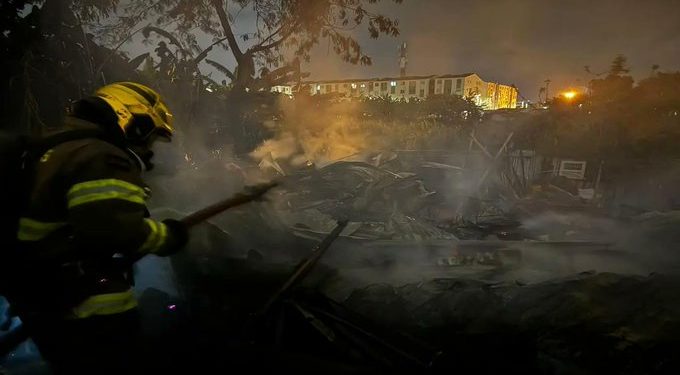Incendio en barrio Los Lagos, Cali, deja 41 viviendas afectadas y cuatro personas lesionadas