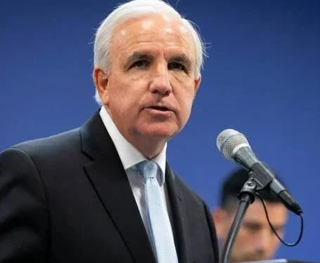 Congresista de EE. UU. arremete contra Bachelet y respalda decisión de Chile