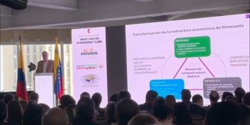 Economía venezolana gira sobre remesas y crudo mientras emergen oportunidades de inversión