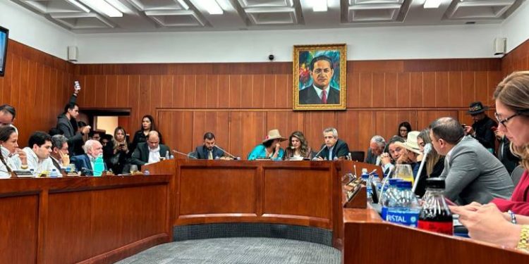 Reforma a la salud revive en el Senado: lista subcomisión clave que definirá su futuro