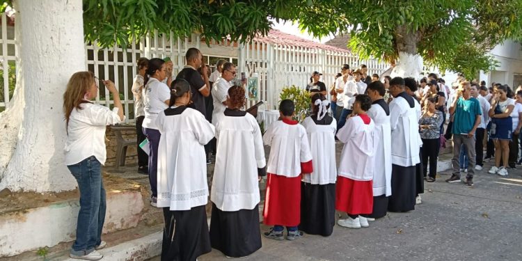 Fe, sacrificio y tradición: más de 20 flagelantes cumplen su manda en Santo Tomás