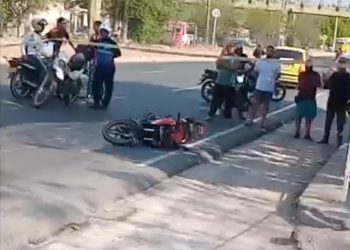 Tragedia en la calle 30: hombre muere tras ser arrollado por motocicleta