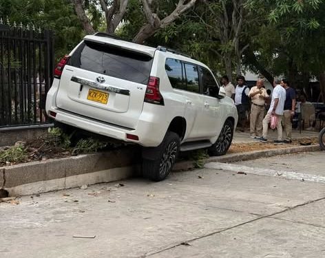 Intolerancia vial en Villa Campestre: conductor arremete contra motociclista tras leve choque