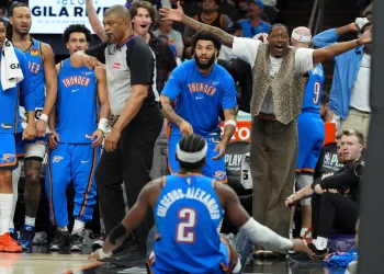 Thunder barre a Phoenix y avanza con autoridad