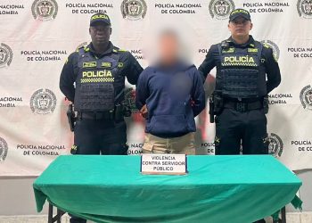 Capturan a motociclista tras agredir a agentes de tránsito frente al CAI Plaza de la Paz en Barranquilla