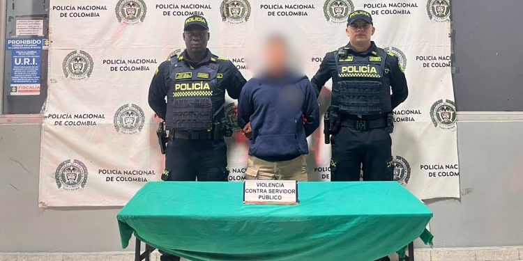 Capturan a motociclista tras agredir a agentes de tránsito frente al CAI Plaza de la Paz en Barranquilla