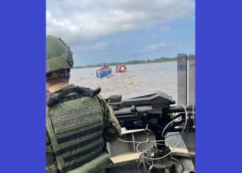 Armada de Colombia rescata a 14 personas tras volcamiento de embarcación en el río Magdalena
