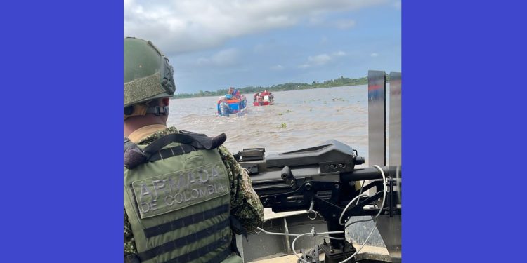Armada de Colombia rescata a 14 personas tras volcamiento de embarcación en el río Magdalena