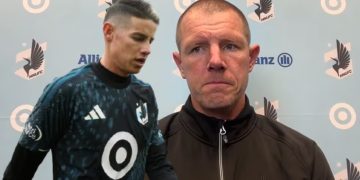 DT de Minnesota sorprende con defensa a James