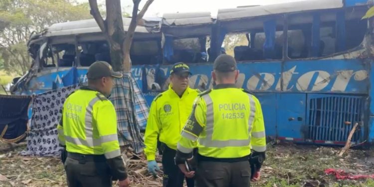 6 muertos y 22 heridos deja accidente de bus en Tolima