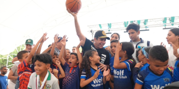 “¡Estamos renovando nuestro coliseo Elías Chegwin! Iniciamos con el cambio total del maderamen”: alcalde Char