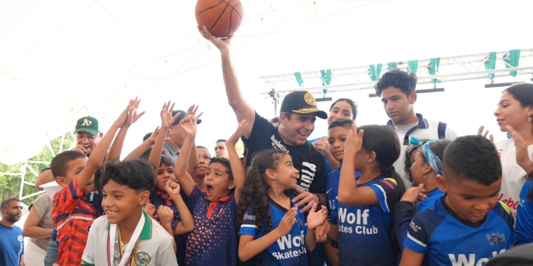 “¡Estamos renovando nuestro coliseo Elías Chegwin! Iniciamos con el cambio total del maderamen”: alcalde Char