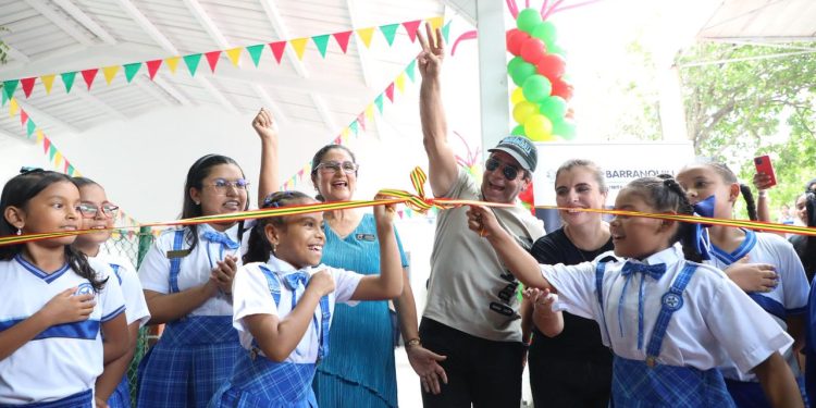 “En nuestros colegios públicos se aprende con calidad y también se come caliente y sabroso”: alcalde Char entrega cocina-comedor en la IED Hogar Mariano