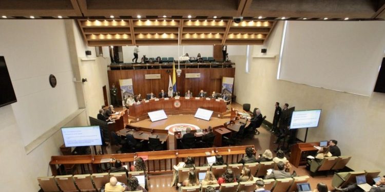 Corte Constitucional tumba IVA del 19% a licores y apuestas en línea