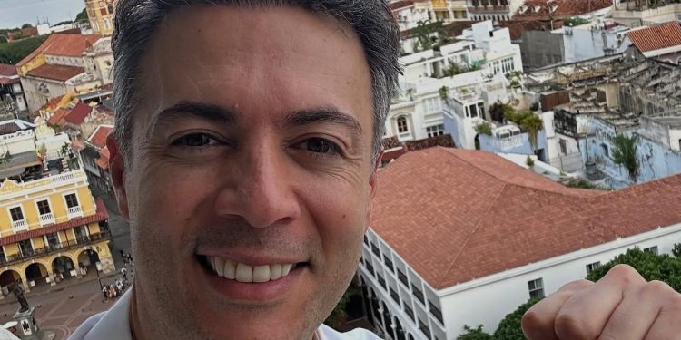 Gobierno publica hoja de vida de Daniel Quintero para ocupar la Supersalud