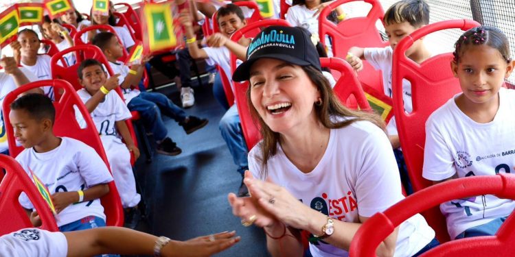 De la Mano con la Primera, niñas, niños y adolescentes rescatados conocen los nuevos iconos de Barranquilla