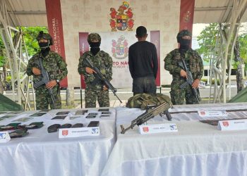 Combates en Chocó dejan un presunto integrante del Clan del Golfo muerto y otro sometido a la justicia