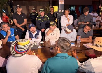 Gobernador de Santander acompaña diálogo con líderes de Lebrija para buscar solución a protestas