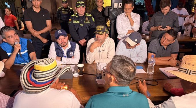 Gobernador de Santander acompaña diálogo con líderes de Lebrija para buscar solución a protestas