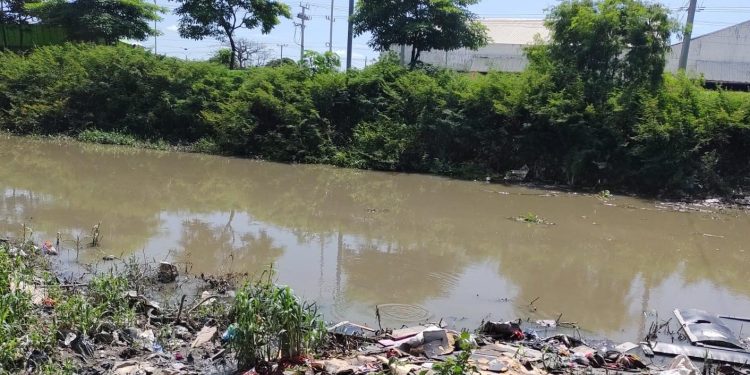 Hallan cuerpo sin vida en el caño de la Auyama: autoridades investigan los hechos