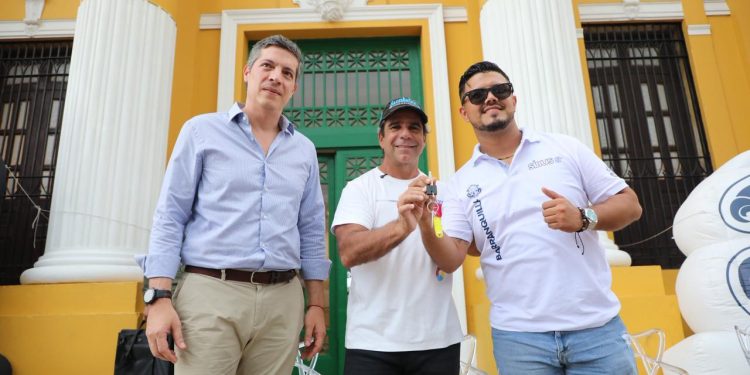 ¡Empezamos a cambiar la flota del Transporte Público Colectivo en Barranquilla!: alcalde Char