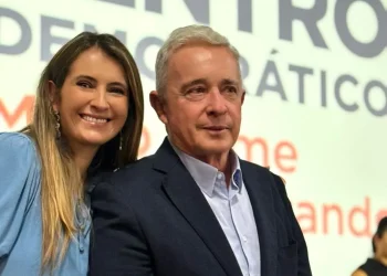Uribe prende alarmas: Plan del ELN para asesinar a Paloma Valencia