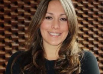 Paola Vélez asume como nueva comisionada de la CRC en medio de retos clave del sector digital