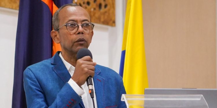 Juez ordena arresto y multa contra rector de UniAtlántico por desacato de tutela