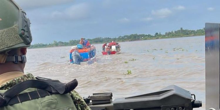 Armada rescató a 14 ocupantes de una lancha que se volcó en el río Magdalena
