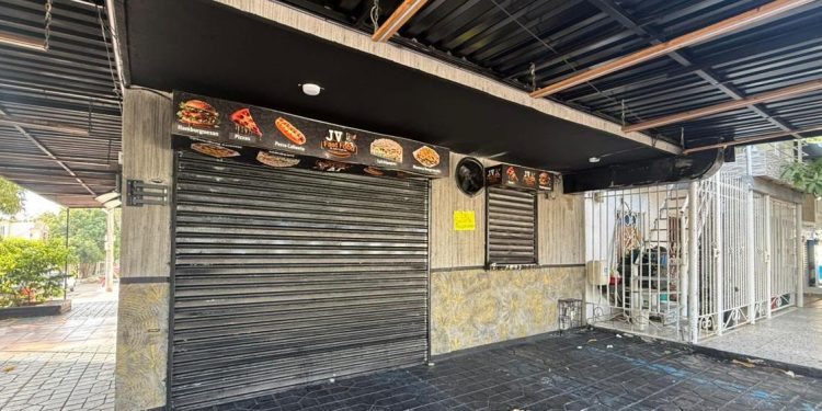 Atraco en restaurante de Soledad deja a un hombre herido frente a su familia