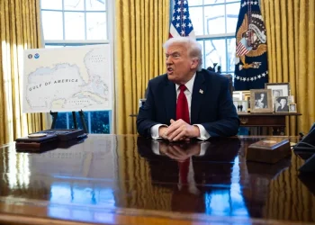 Trump ordena a Irán reabrir «el puto estrecho» de Ormuz e insinúa prórroga hasta el martes