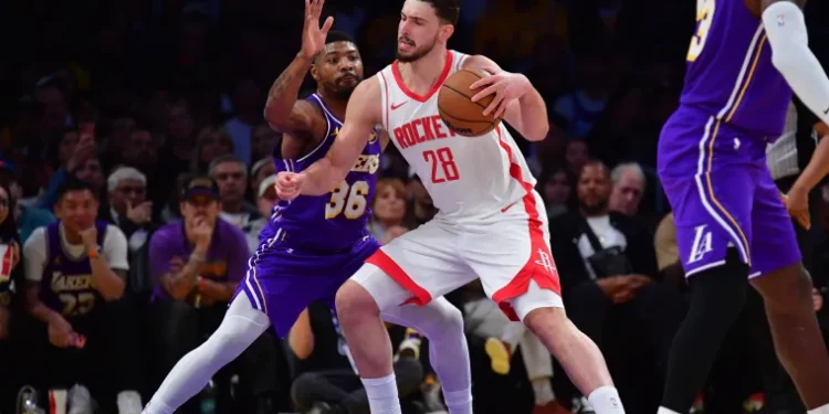 Houston vuelve a golpear a los Lakers y extiende la serie