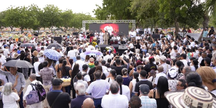 Entre millo, tambores y Reyes Momos: Barranquilla despidió al maestro ‘Ramayá’