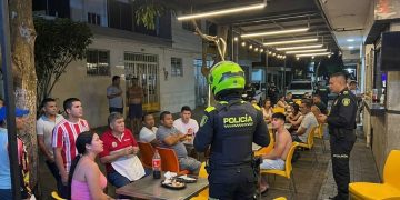 Violento enfrentamiento en Los Robles: comerciante se defiende de presunto sicario tras ataque en su establecimiento