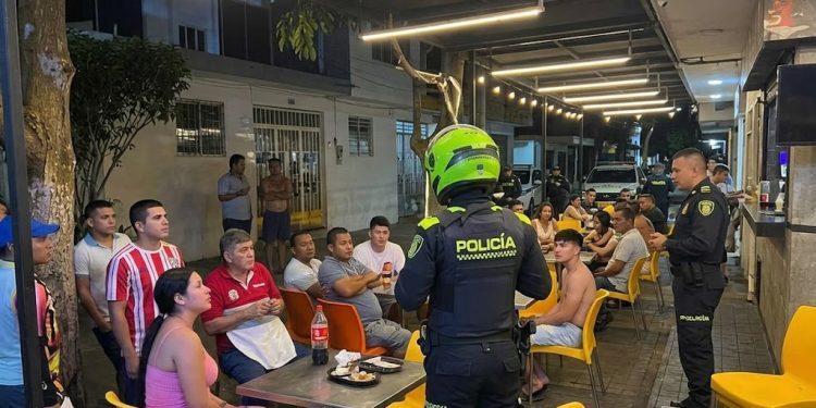 Violento enfrentamiento en Los Robles: comerciante se defiende de presunto sicario tras ataque en su establecimiento