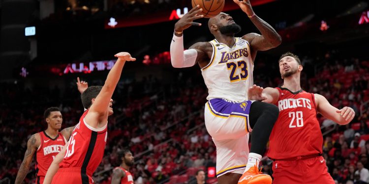Rockets aplazan la eliminación ante Lakers