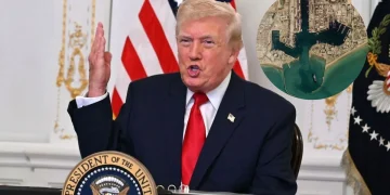 Trump enviará delegación a Pakistán para negociar con Irán y lanza dura advertencia