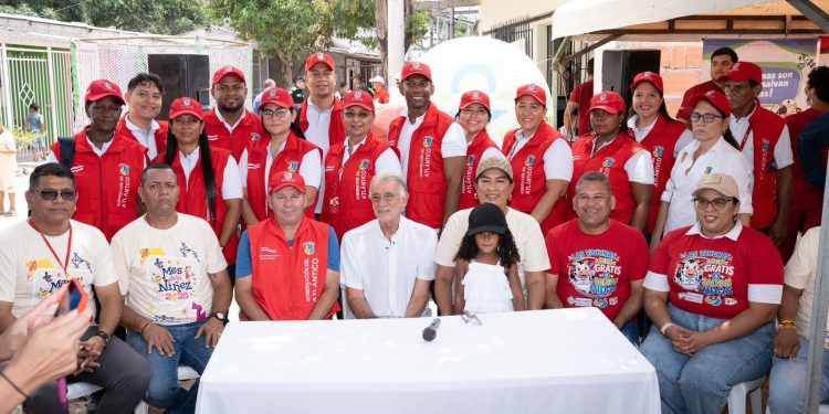Casa a Casa, gobernador Verano llevó vacunas contra el dengue a niños y niñas en Malambo
