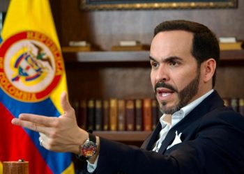 Abelardo de la Espriella denuncia persecución y presunto plan para atentado contra su vida