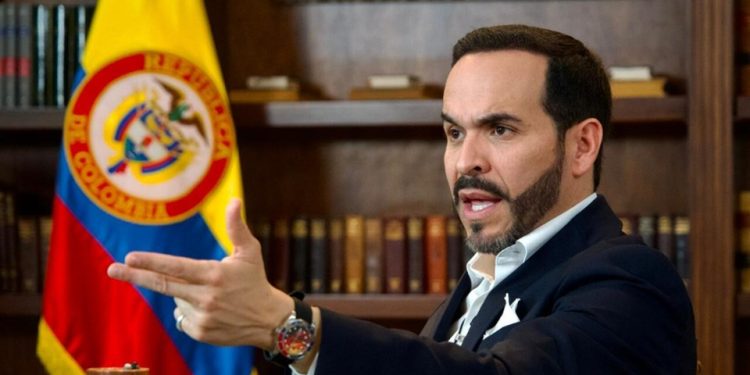 Abelardo de la Espriella denuncia persecución y presunto plan para atentado contra su vida