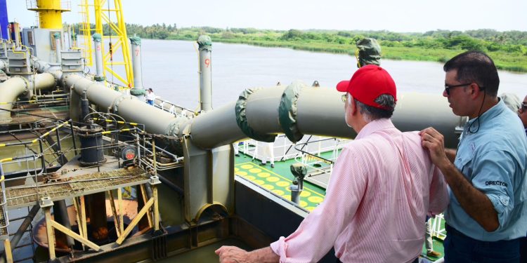 “Tres años de navegabilidad continua consolidan a Barranquilla en materia portuaria”: gobernador Verano destaca gestión de Cormagdalena