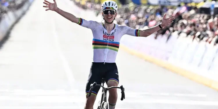 Pogacar impone su ley en Flandes y firma una victoria que ya roza la historia