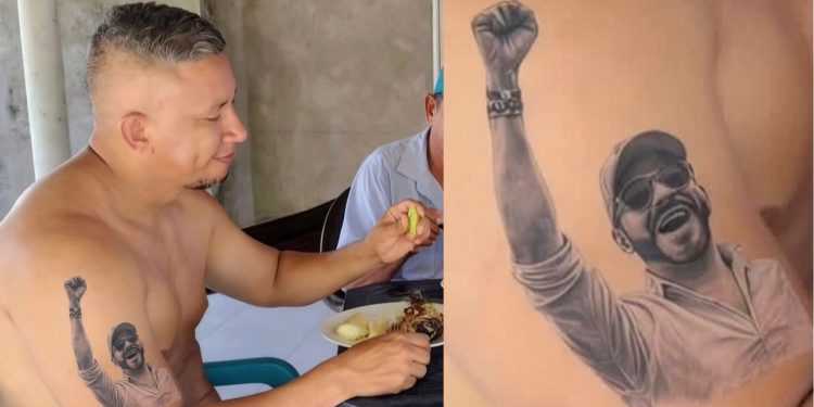 Hombre en Córdoba se tatúa la imagen de Abelardo De La Espriella en plena campaña presidencial